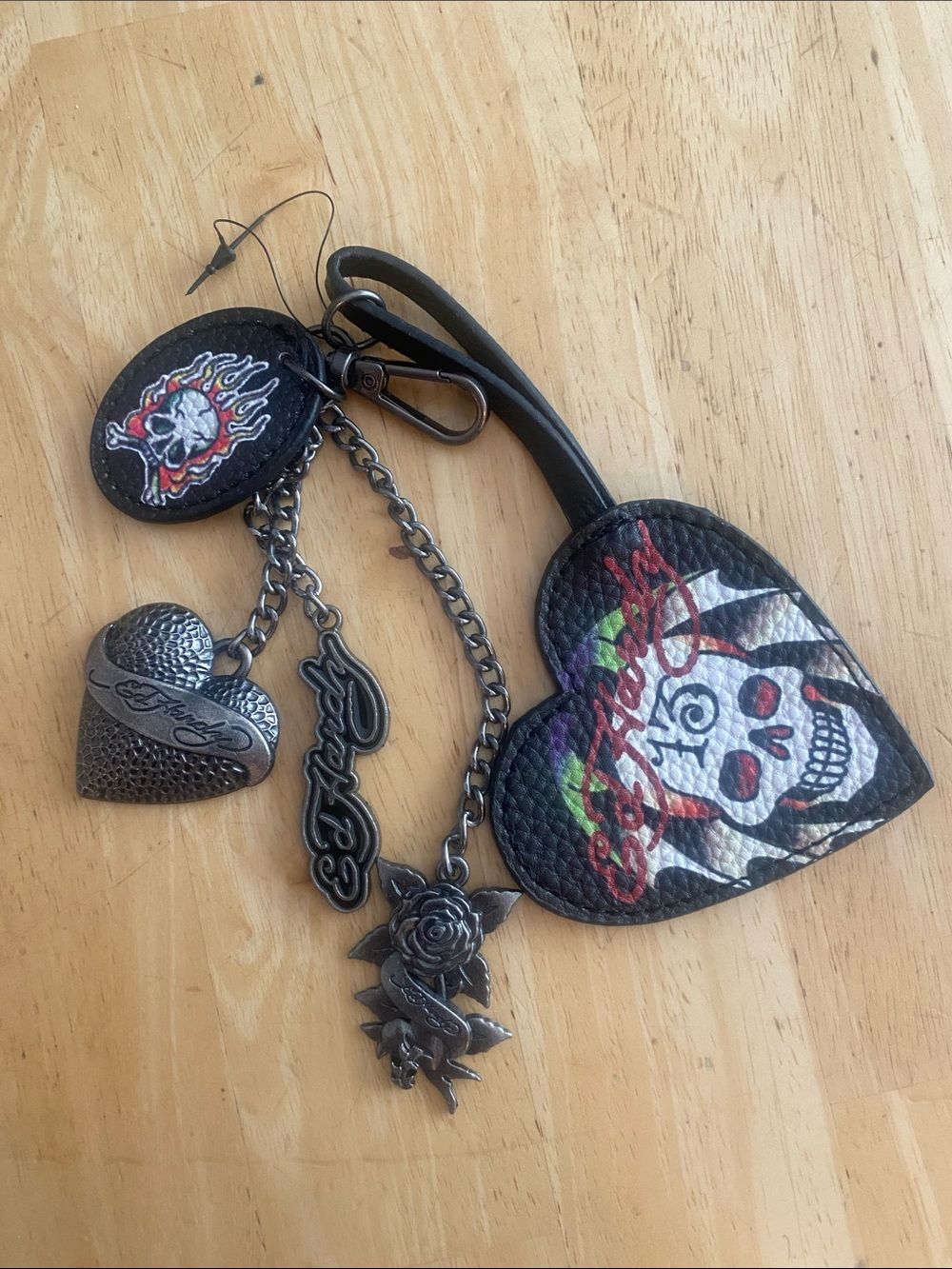 Ed Hardy 5 piece Black Heart Skull & roses bag Charm Keychain NWOT - Picture 3 of 4